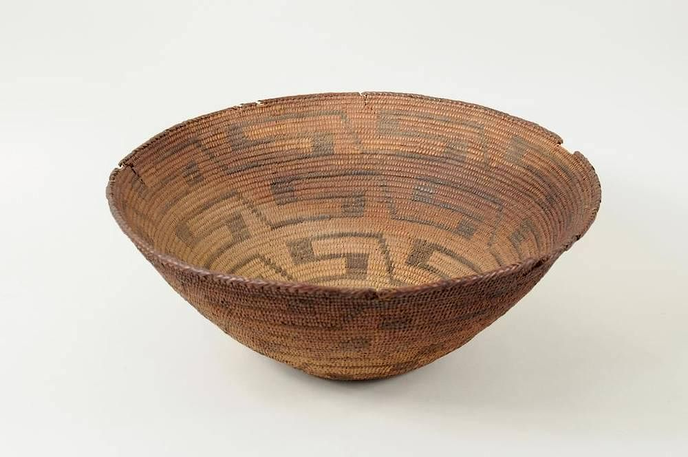 Vintage Apache Basket Vintage Apache basket with geometric decoration 5