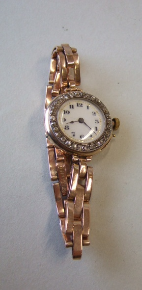 A ladies 9ct gold cased and diamond set bracelet wristwatch
