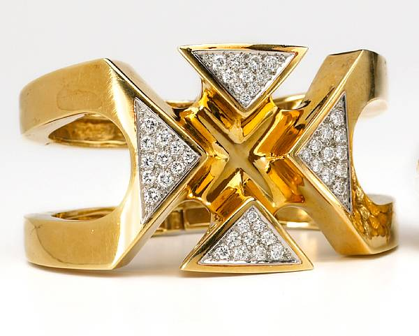 Property from a Chicago estateLots 800 807 the cuff bangle