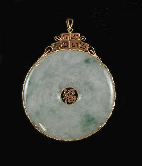 CHINESE JADEITE AND FOURTEEN KARAT GOLD PENDANT The large pendant