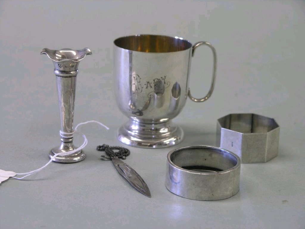 A miniature silver posy vase Birmingham 1904 3in together with