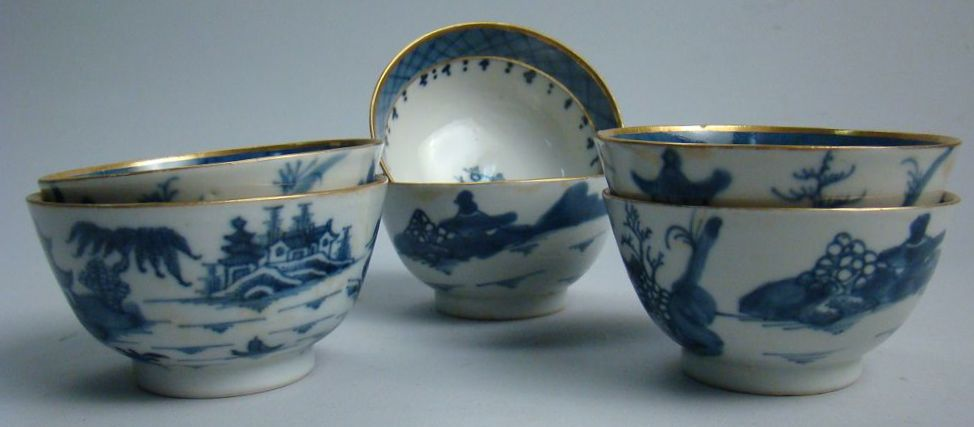EIGHTEEN PIECES OF CHINESE EXPORT BLUE AND WHITE PORCELAIN 19th