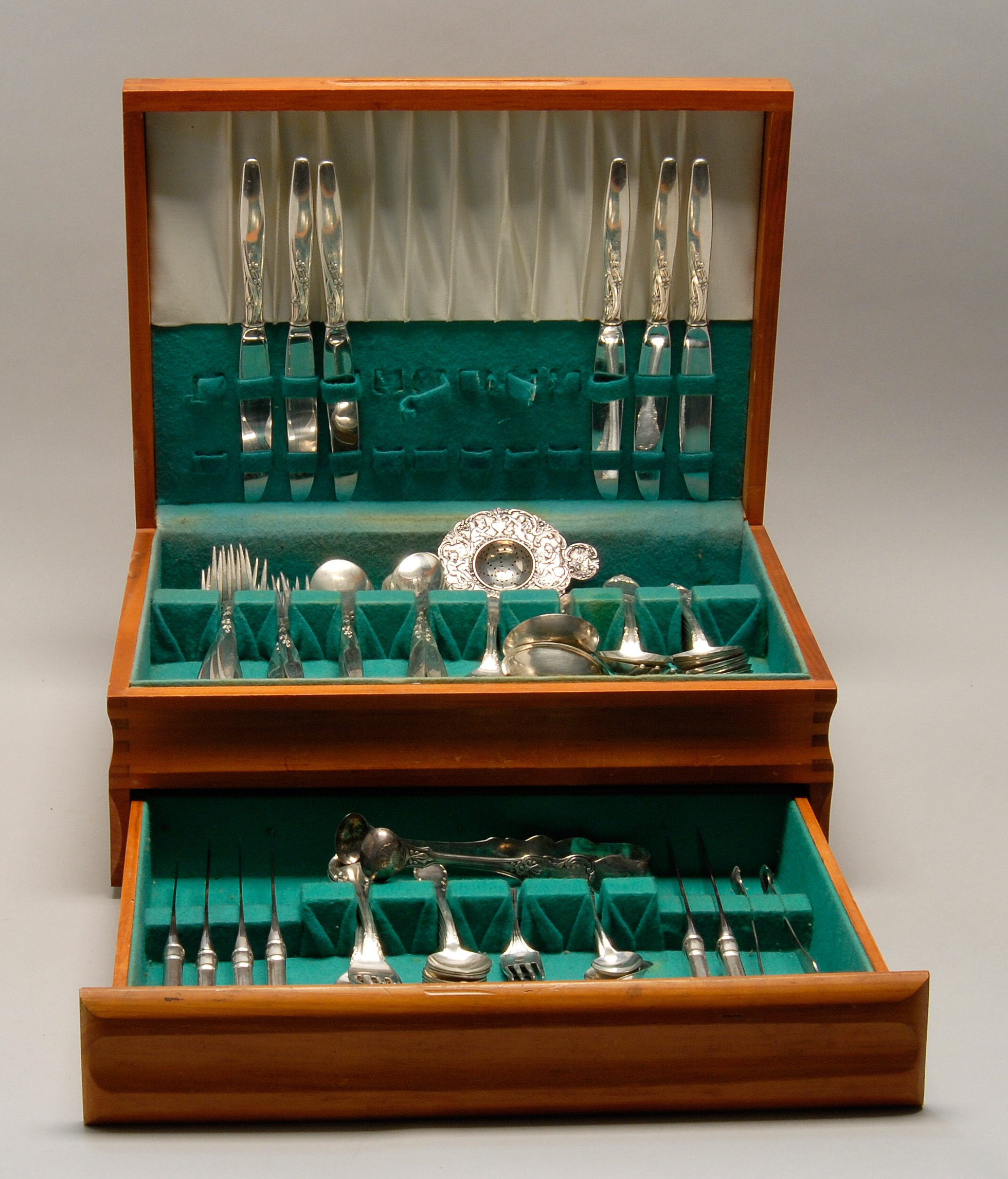 TWO LUNT SILVERSMITHS STERLING SILVER PARTIAL FLATWARE SETS One set