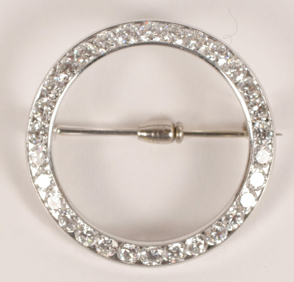 White gold 14K circle pin channel set with 30 full