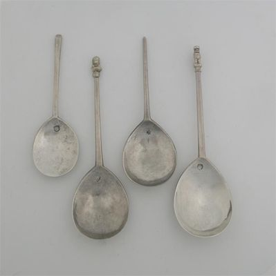 An Elizabeth I lion sejant spoon the gilt terminal finely