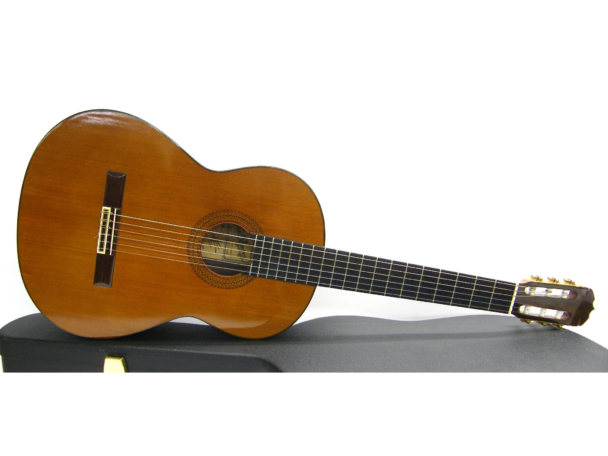 Jose Ramirez Clase 1A guitar 1975 labelled Constructor de Guitarrs
