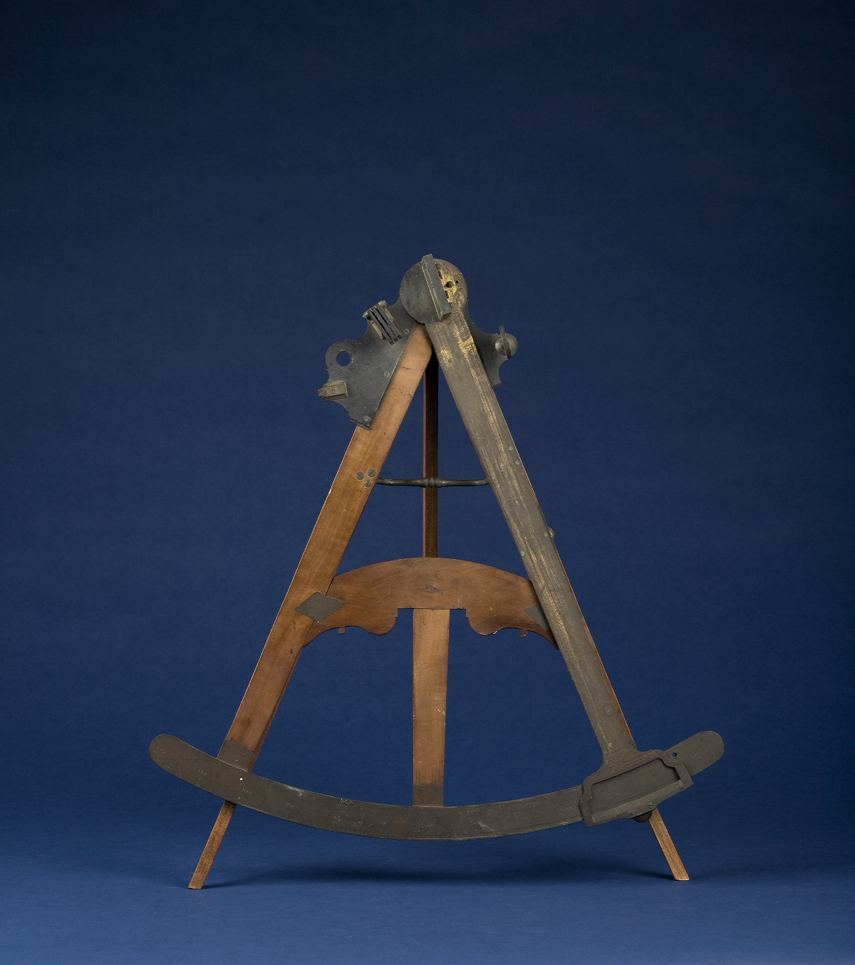 BRASS AND MAPLE QUADRANT EIGHTEENTH CENTURY The maple frame with