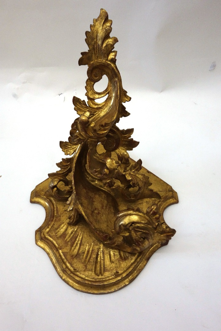 A Florentine giltwood corner wall bracket first half 20th century