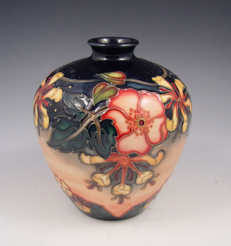 MOORCROFT POTTERY VASE Floral design 7 h