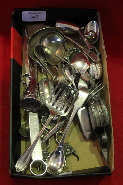 A COLLECTION OF MISCELLANEOUS SILVER PLATED WARES including candle snuffers