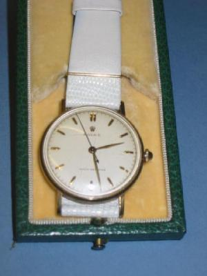 A GENTLEMAN S 9CT GOLD ROLEX SHOCK RESISTING WATCH with