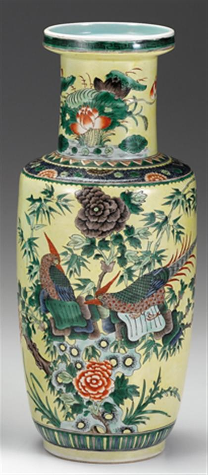 Large Chinese famille verte rouleau vase late qing dynasty Vividly