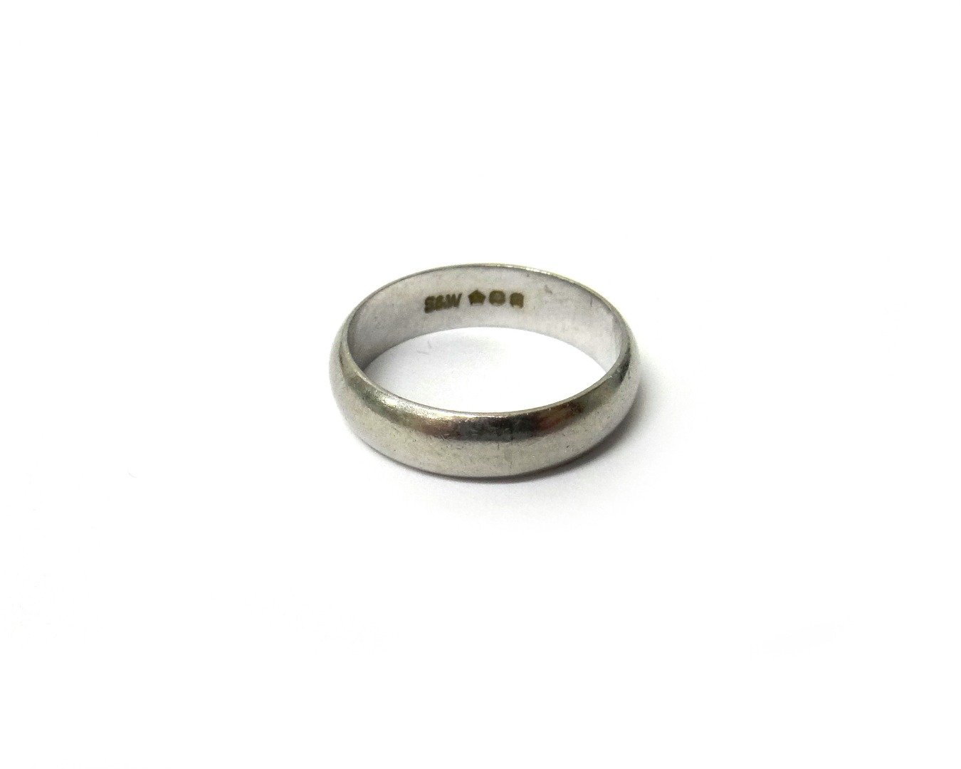A platinum plain wedding ring ring size N and a
