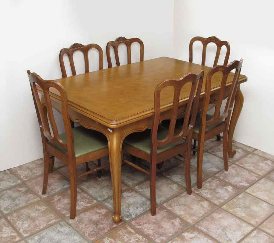 COUNTRY FRENCH PARQUETRY OAK DINING TABLE AND CHAIRS Parquetry top