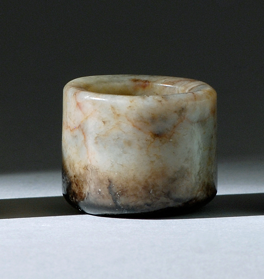 BLACK AND MUTTON FAT JADE ARCHER S RING 18th CenturyIn
