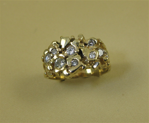 DIAMOND AND FOURTEEN KARAT GOLD NUGGET MOTIF RING inset with