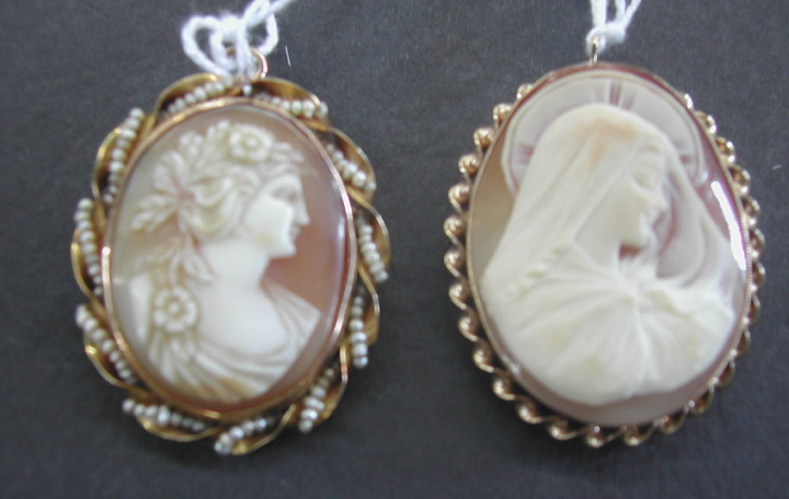 Group of Two Oval Shell Cameos in Fourteen Karat Yellow