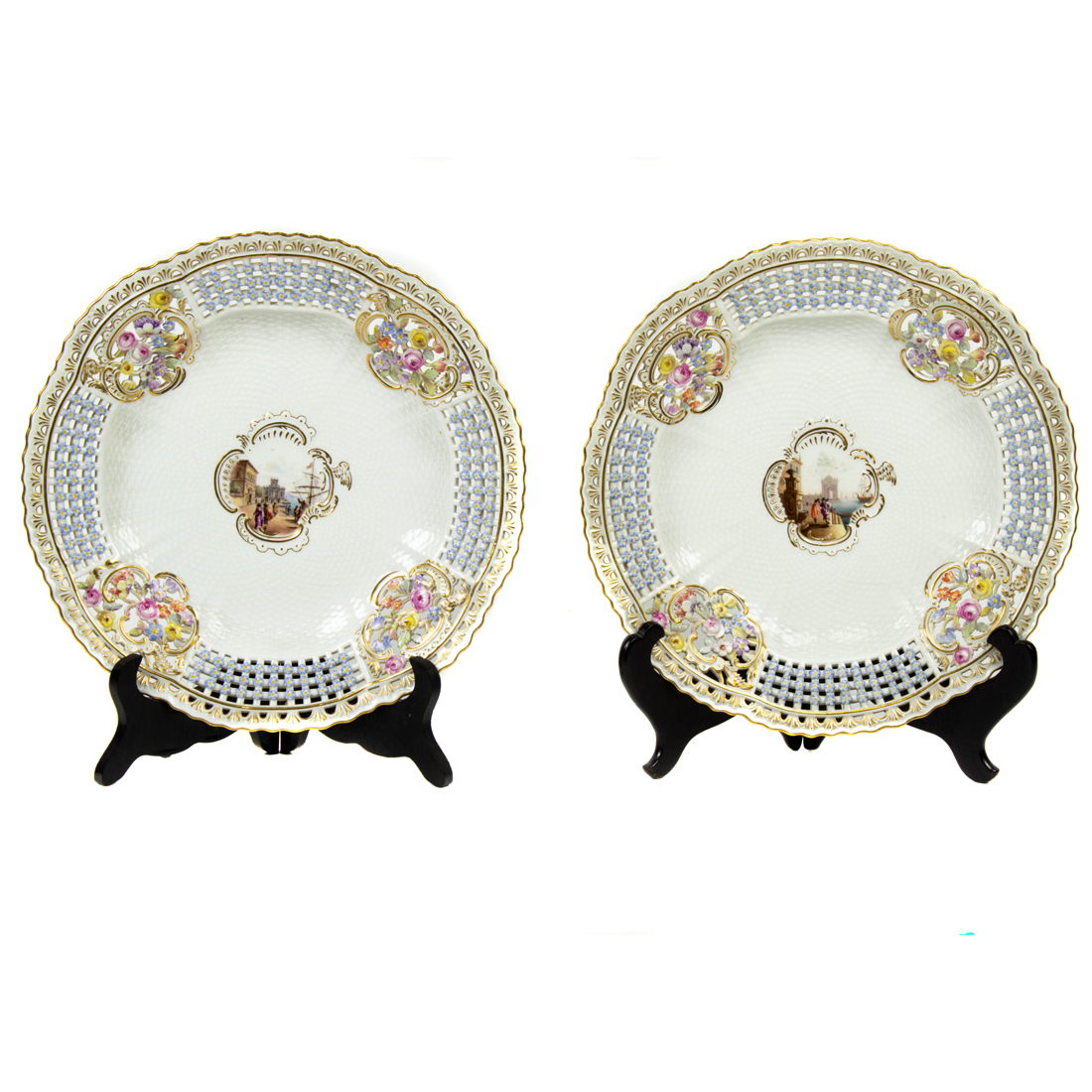 A PAIR OF MEISSEN PORCELAIN RETICULATED CABINET PLATES A pair