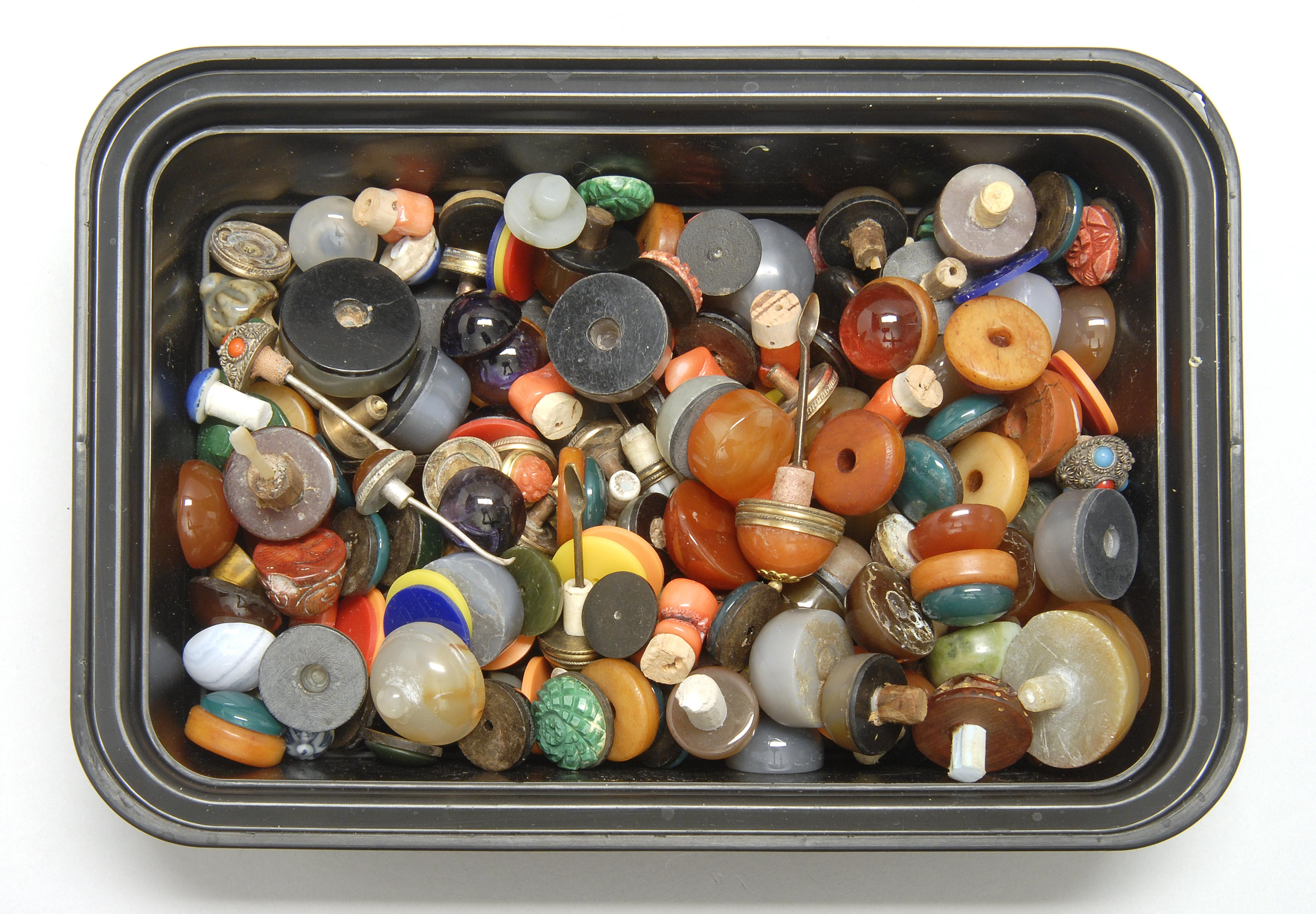 LARGE ASSORTMENT OF SNUFF BOTTLE TOPS AND COLLARS Some spoons