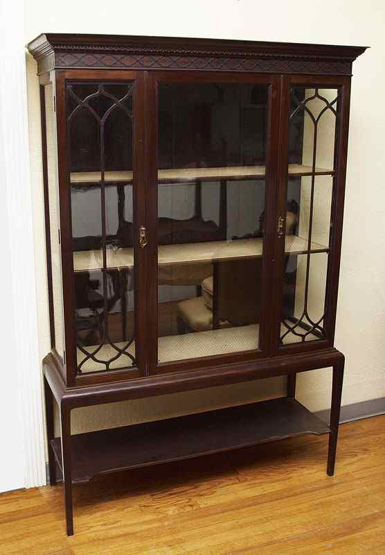 VICTORIAN MAHOGANY CHINA DISPLAY CABINET Molded crown over 2 quarter