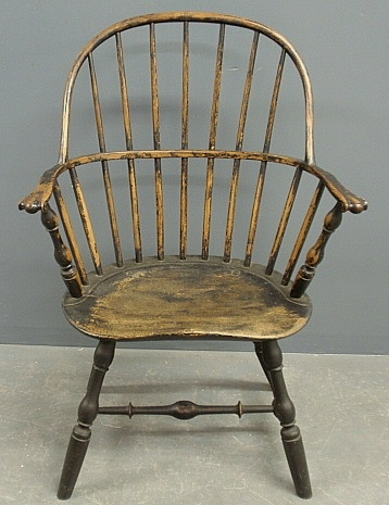 Philadelphia Windsor armchair with carved knuckles and baluster turned supports
