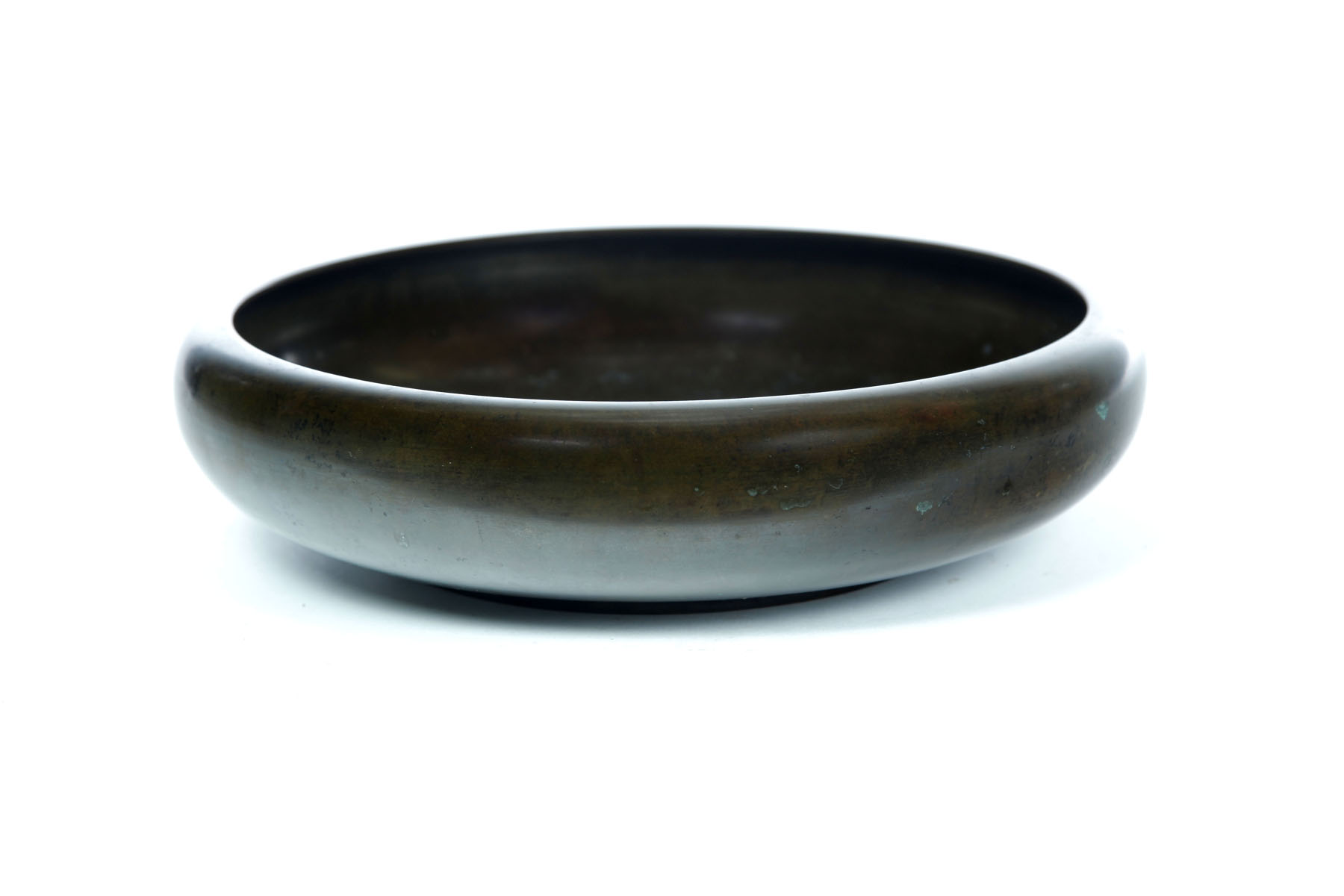 BRONZE BOWL Japan 20th century Shallow bowl with good patina