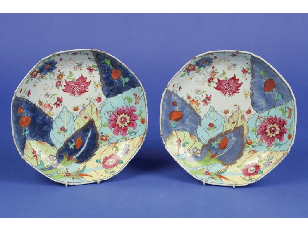 A PAIR OF CHINESE EXPORT TOBACCO LEAF PLATES decorated in
