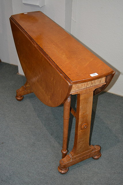 Victorian bird s eye maple dropleaf large Sutherland table100cm across
