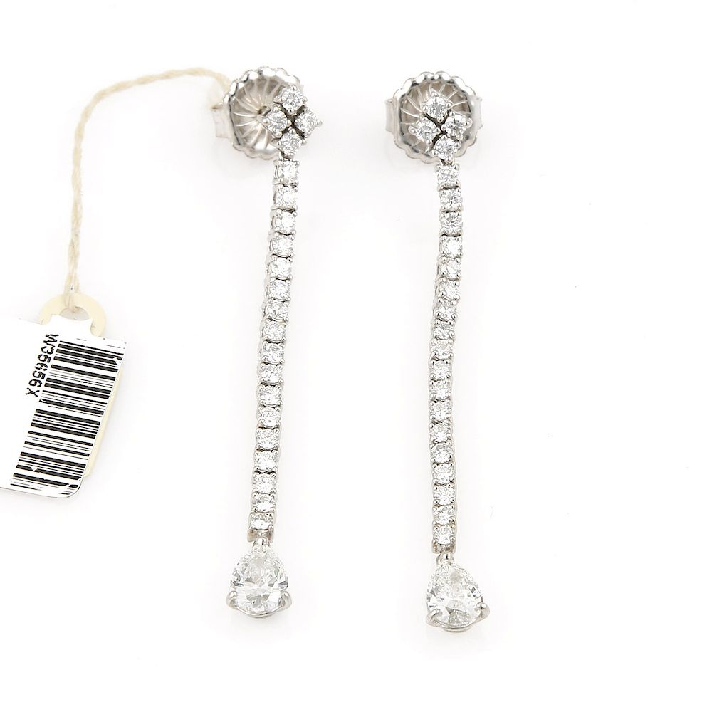 18Kt White Gold Diamond Dangle Earrings 18Kt White Gold Diamond