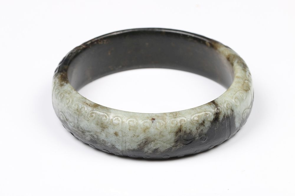 FINE BLACK JADE BANGLE BRACELET MING The bracelet in a