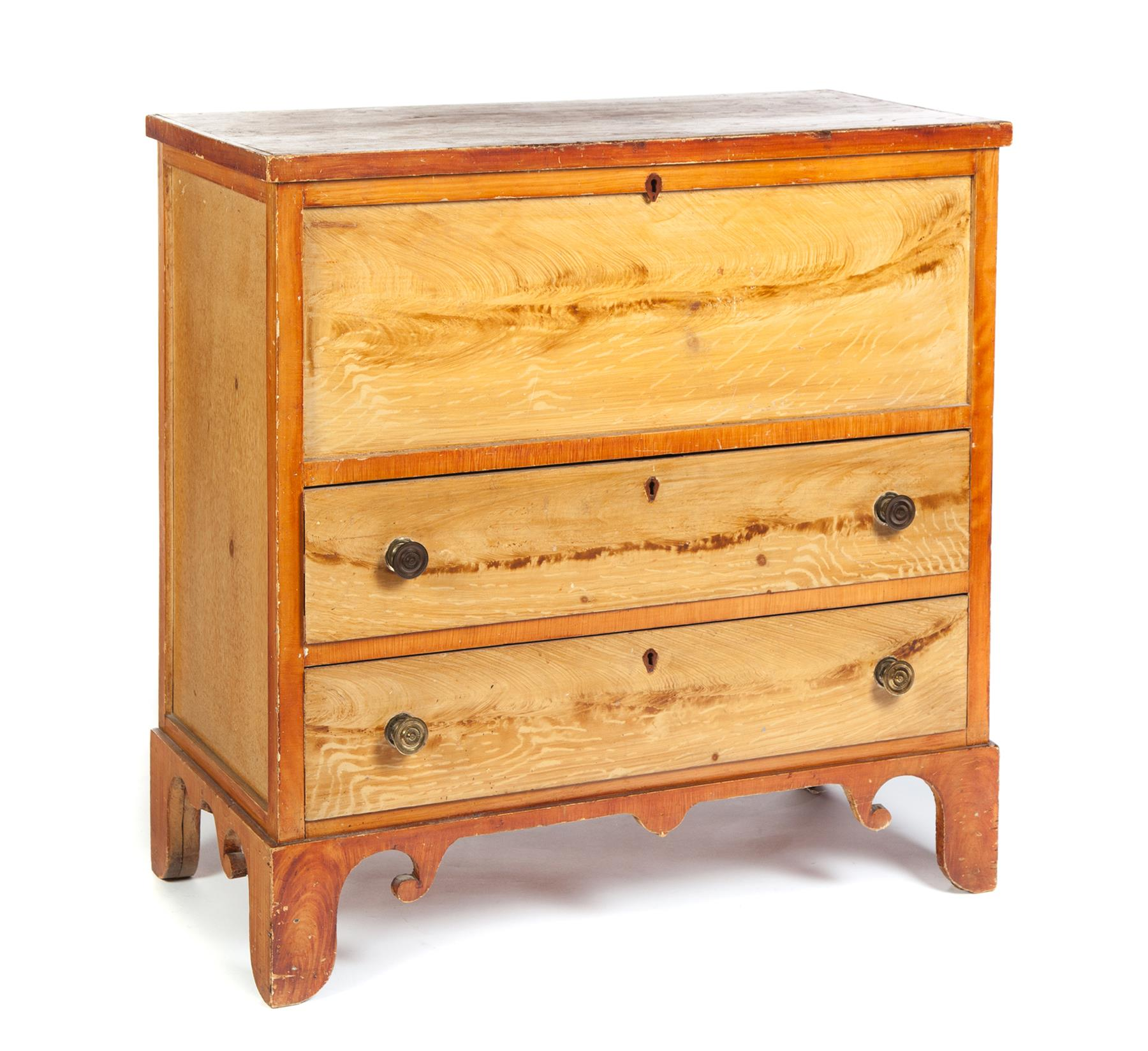 NEW ENGLAND GRAIN PAINTED MULE CHEST Mid 19th century pine