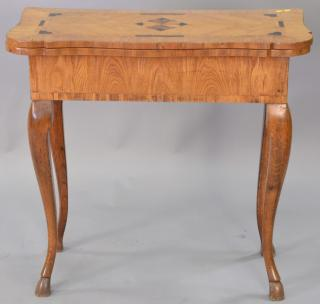 Oak inlaid games table with inlaid chess board inside 19th