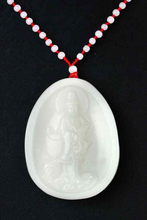 Chinese White Jade Beaded Necklace PendantThe pendant finely carved to