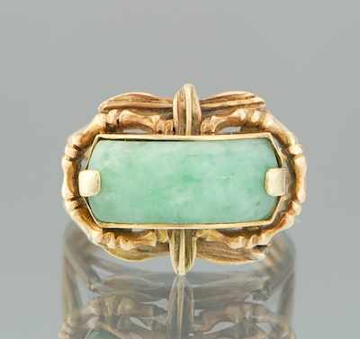 A Ladies Jadeite and Gold Ring 14k yellow gold ring