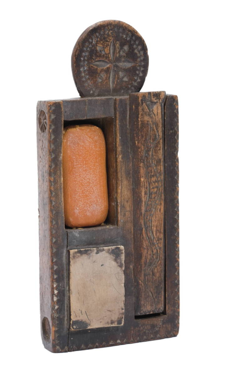 AMERICAN FOLK CARVED SCOURING BOX With carved pinwheel handle an