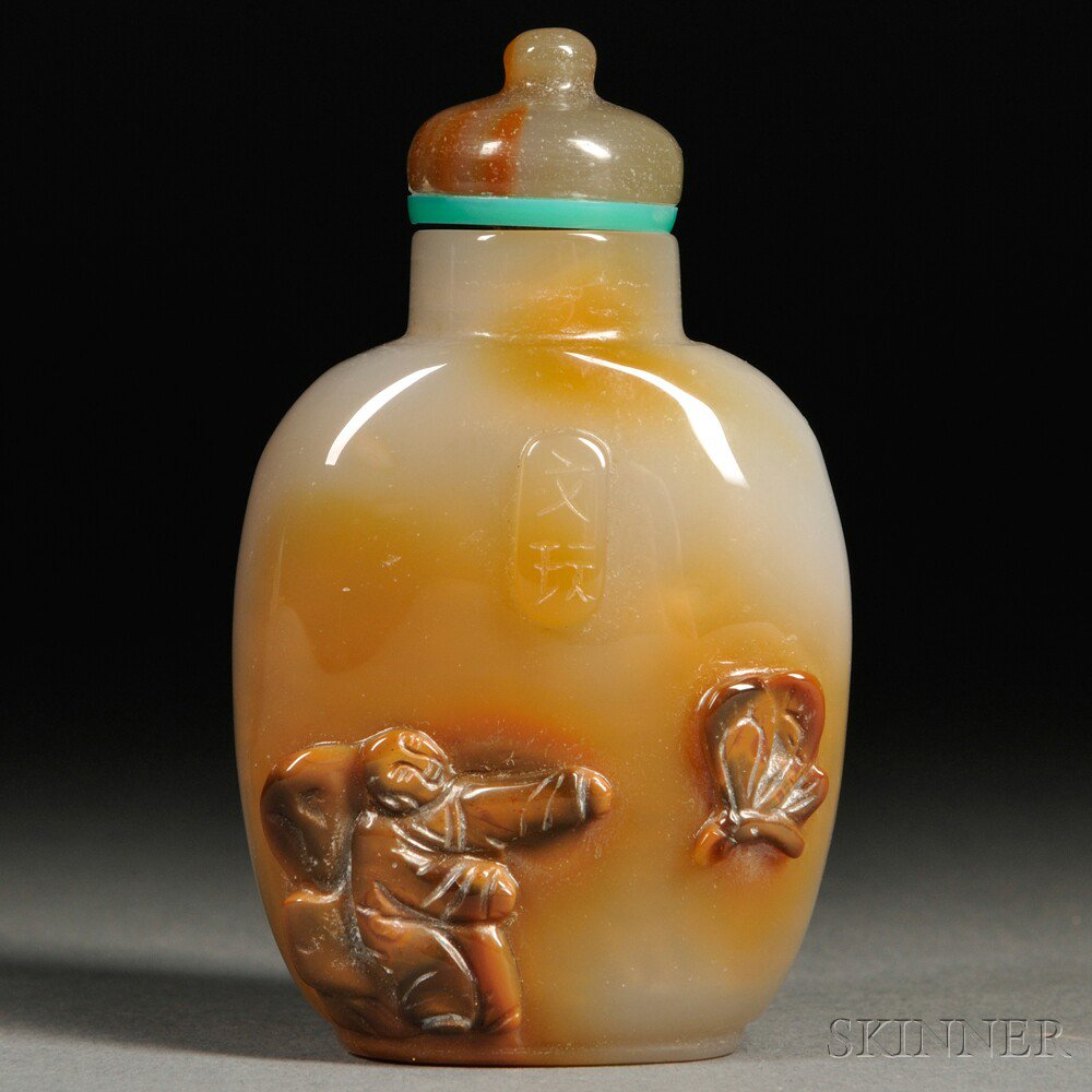 Cameo Agate Snuff Bottle China flattened baluster form depicting with