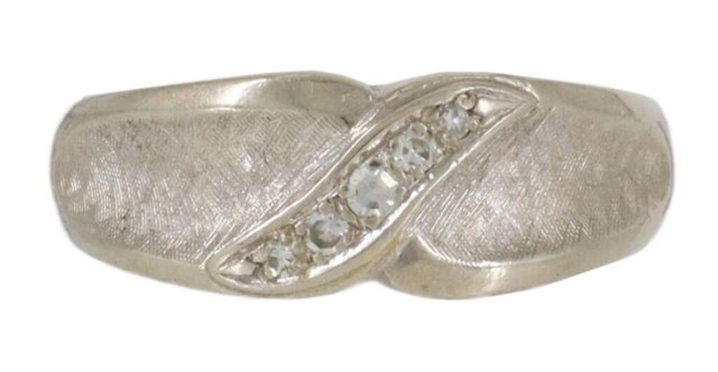 Estate 14kt white gold ring set with five diamonds Florentine