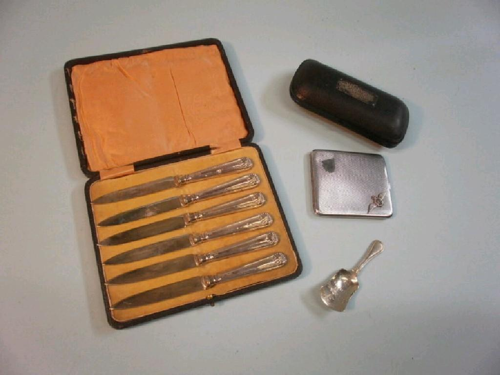 A special Barling s presentation case containing two pipes a