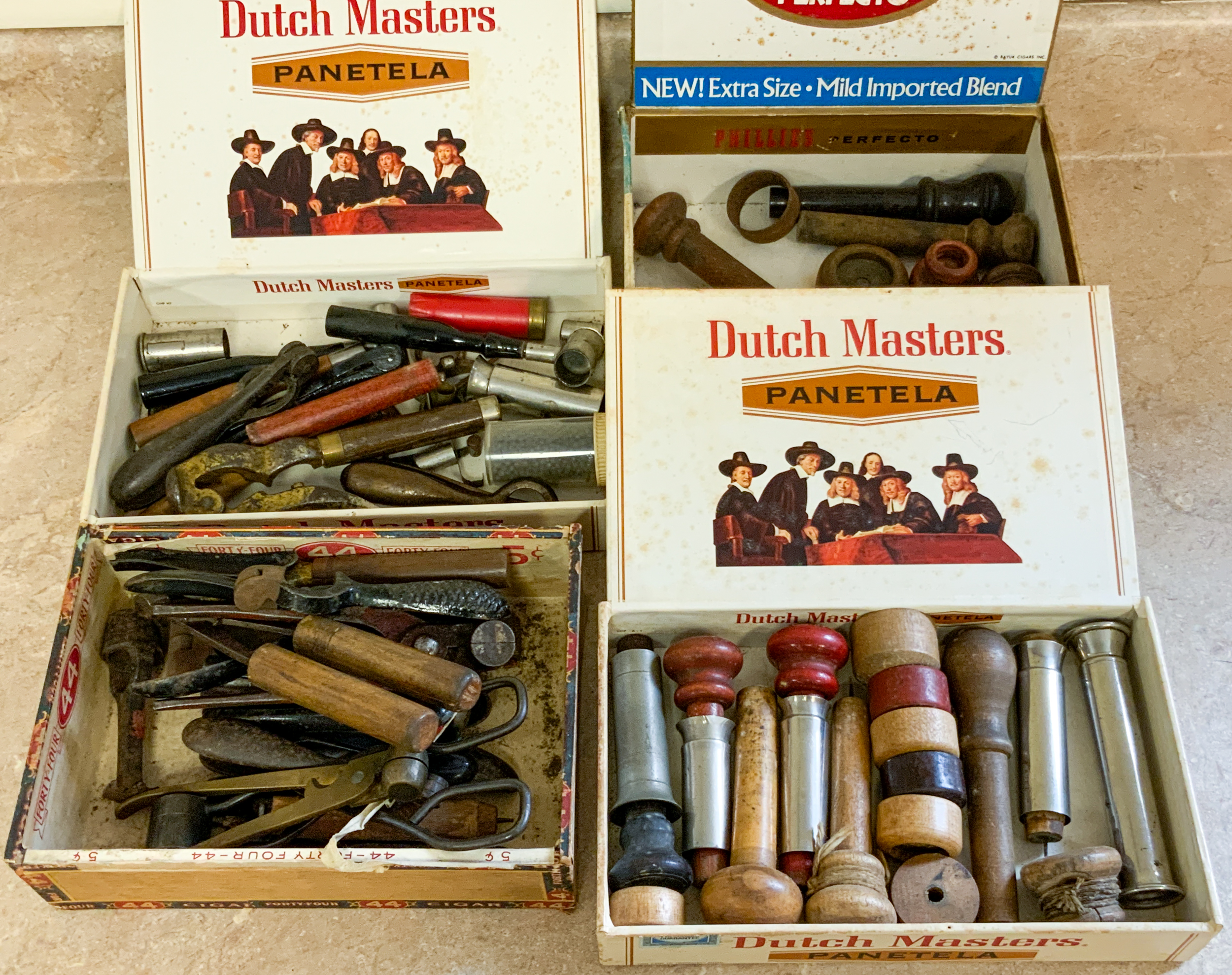 GROUP OF WINCHESTER ITEMS RELOADING TOOLS BULLET MOLDS SHOT POWDER