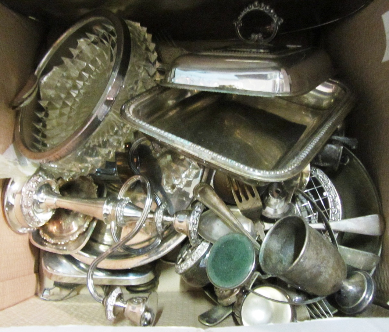 Quantity of plated wares including an oval plated tray and