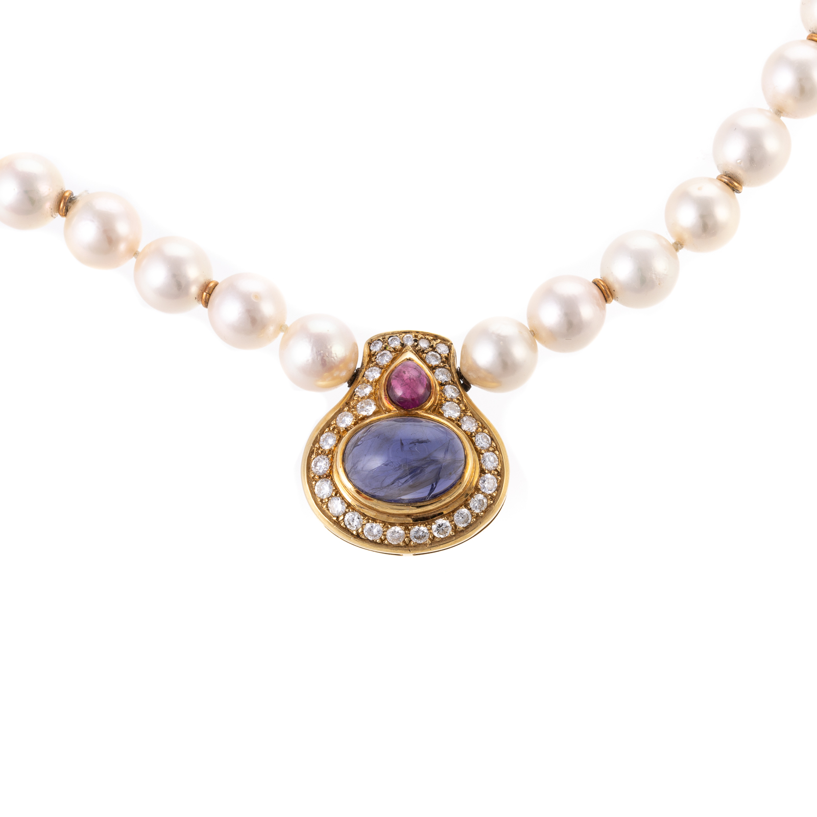 A PEARL NECKLACE WITH RUBY IOLITE PENDANT 18K yellow gold