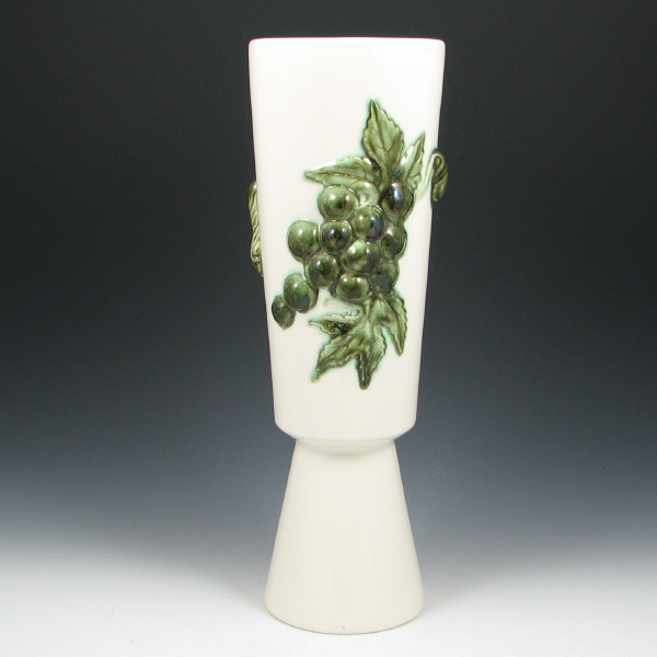 Hull Tokay 20 Vase Tokay vase in white Marked Hull