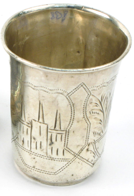 A RUSSIAN HALLMARKED STERLING SILVER NIELLO VODKA CUP having black