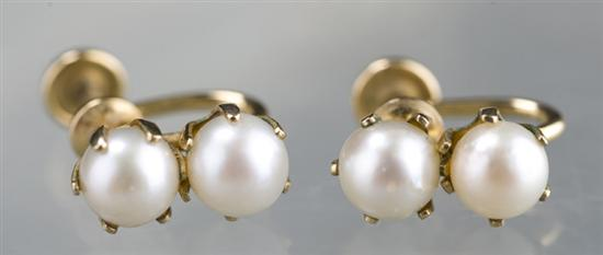 Pair of yellow gold filled pearl earrings Each earring contains
