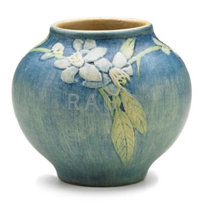 HENRIETTA BAILEY NEWCOMB COLLEGE Vase with nicotina blossoms New Orleans