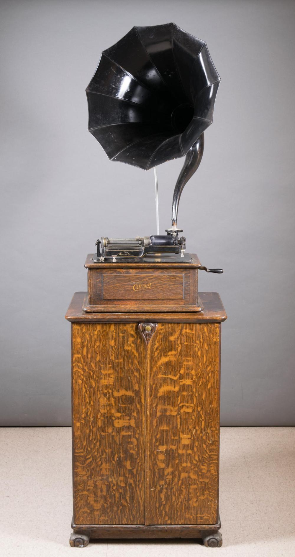 EDISON TRIUMPH CYLINDER PHONOGRAPH ON CABINET phonograph model B serial