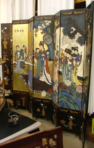 CHINESE EIGHT PANEL COROMANDEL FLOOR SCREEN the six panels forming