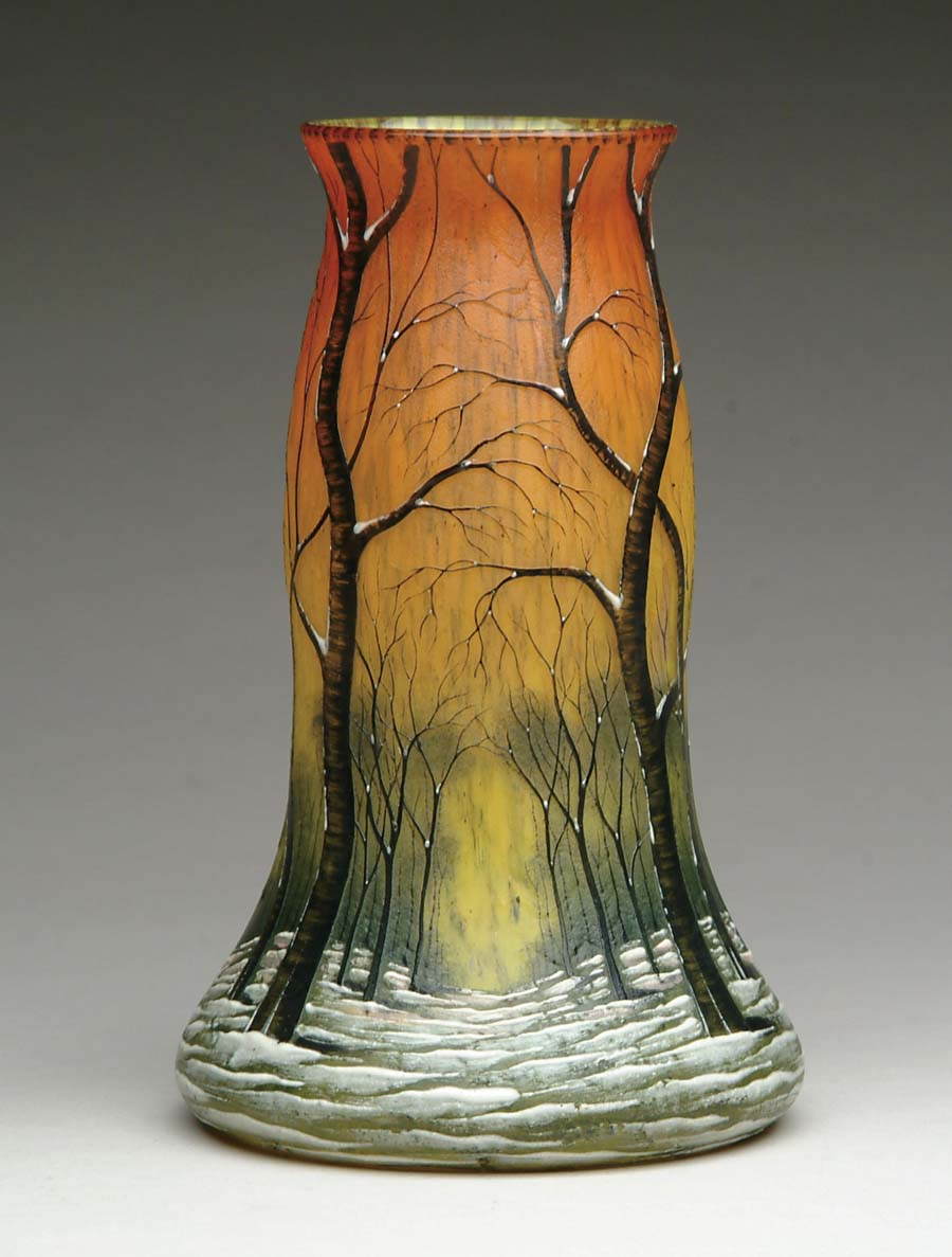 CAMEO WINTER SCENE VASE Beautiful winter scene vase has cameo