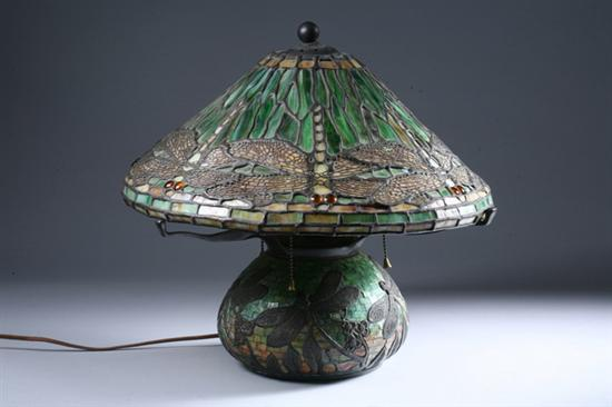 GOOD TIFFANY STYLE SLAG GLASS AND BRONZE THREE LIGHT DRAGONFLY