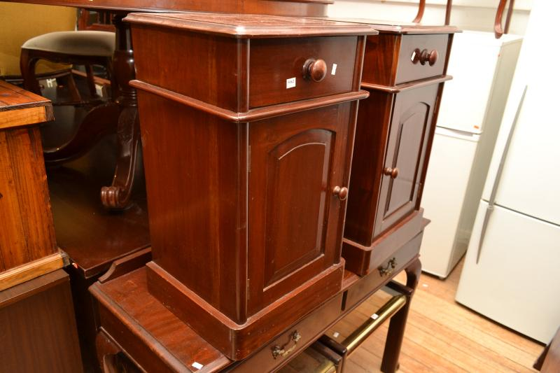 A PAIR OF VICTORIAN STYLE BEDSIDES A PAIR OF VICTORIAN